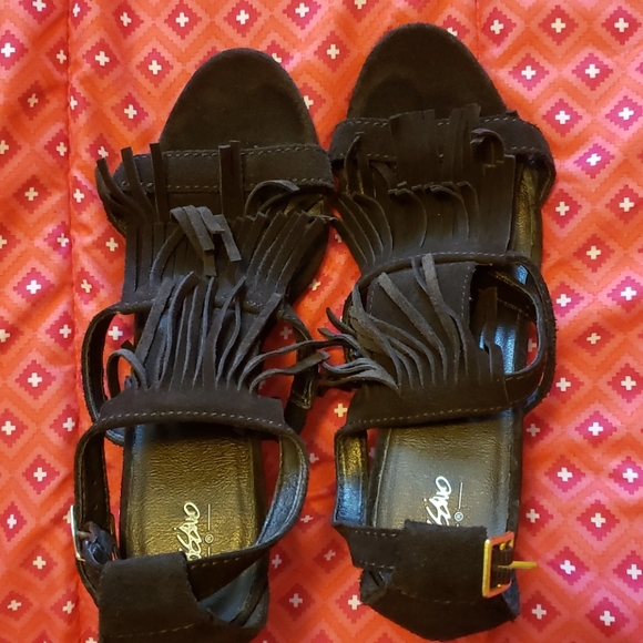 Mossimo Brown suede fringed heels. Size 6 1/2 - Picture 8 of 8